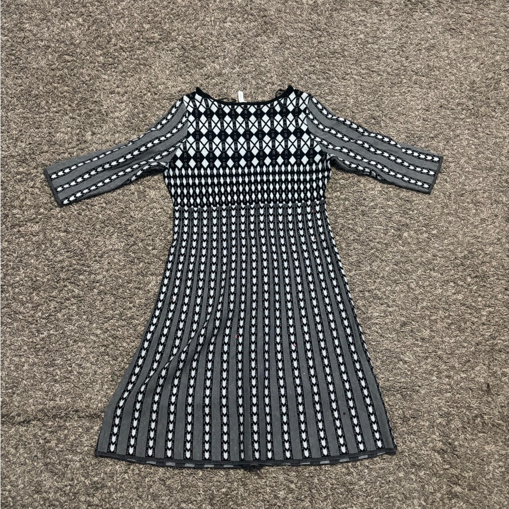 DRESS NY Collection Black and White Long Sleeve - Picture 3 of 9